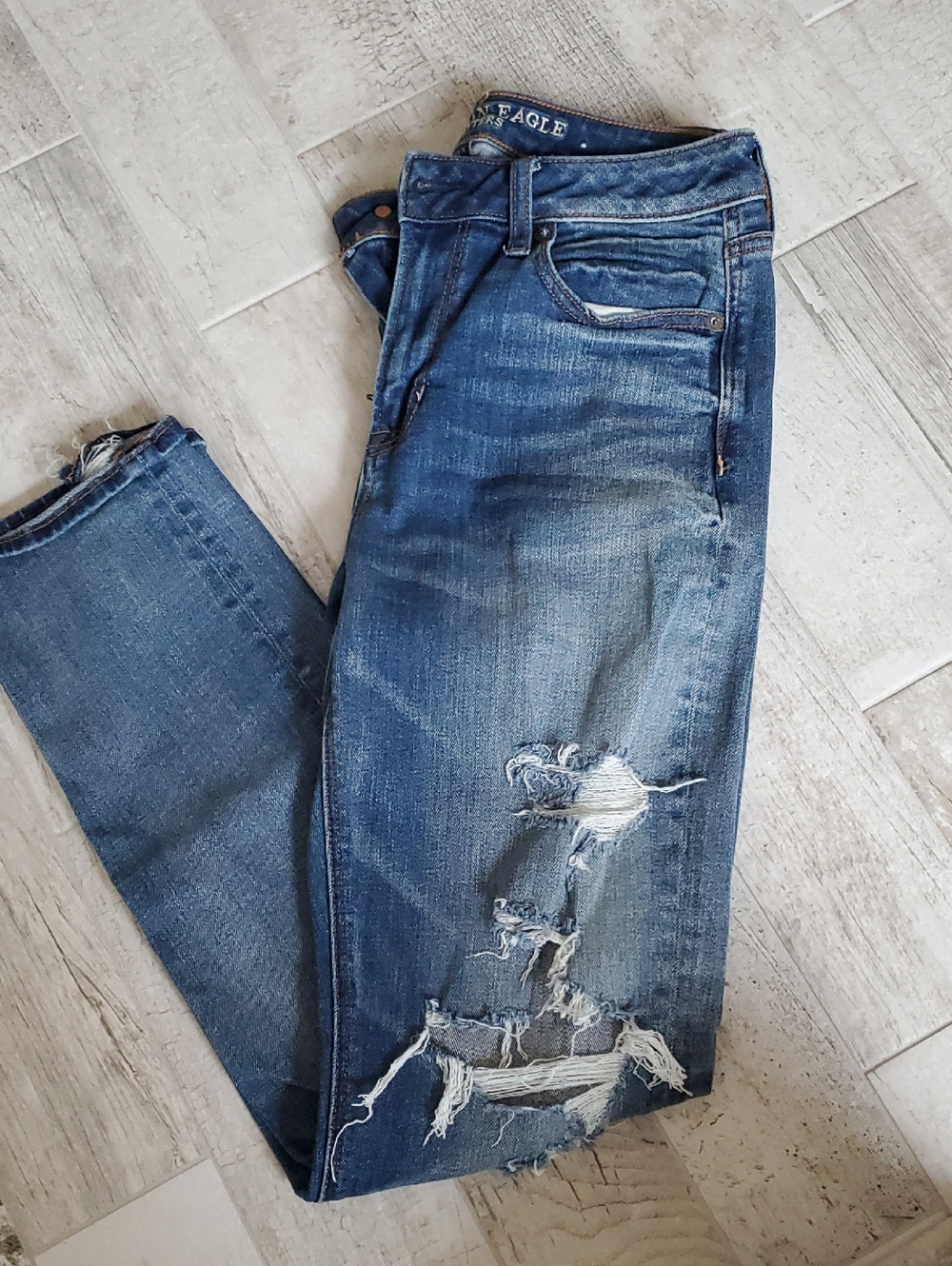 American Eagle Outfitters Hi-Rise Slim Dark Blue Distressed Jeans Womens 4 Short